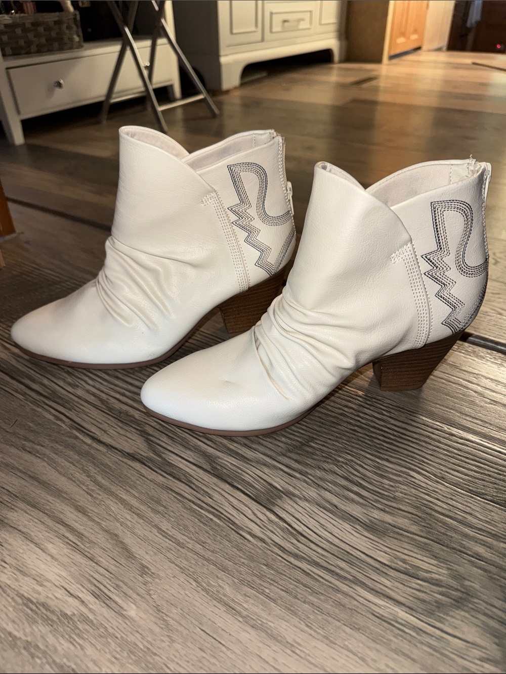 White Women's Western Ankle Boots 7.5